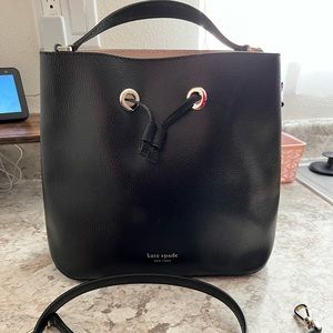 Beautiful like new Kate spade bucket bag w strap black